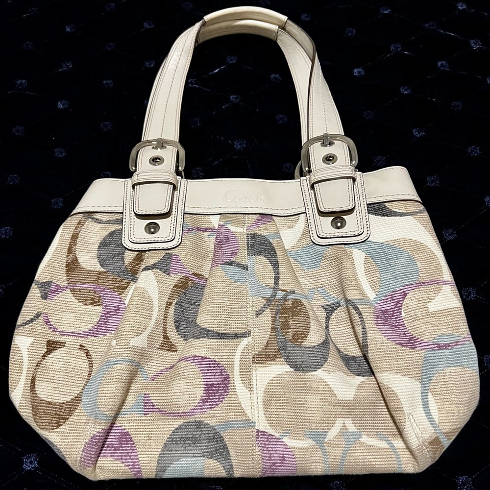 Coach handbag in like new condition!